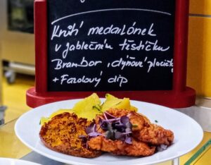 Krůtí medailonek v jablečném těstíčku